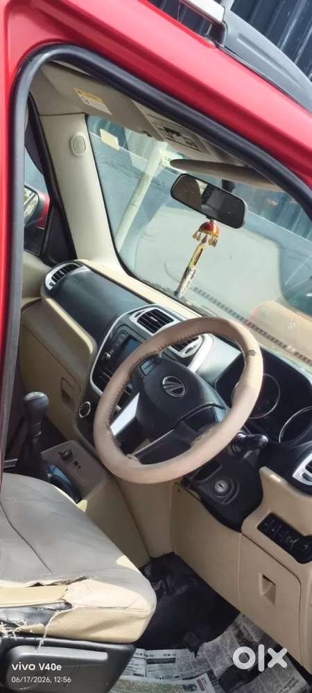 Mahindra Tuv 300 Mhawk100 T8 Dual Tone, 2018, Diesel