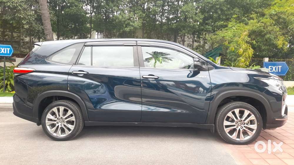 Toyota Innova Hycross 2.0 Zx (o) Hybrid 7 Str, 2023