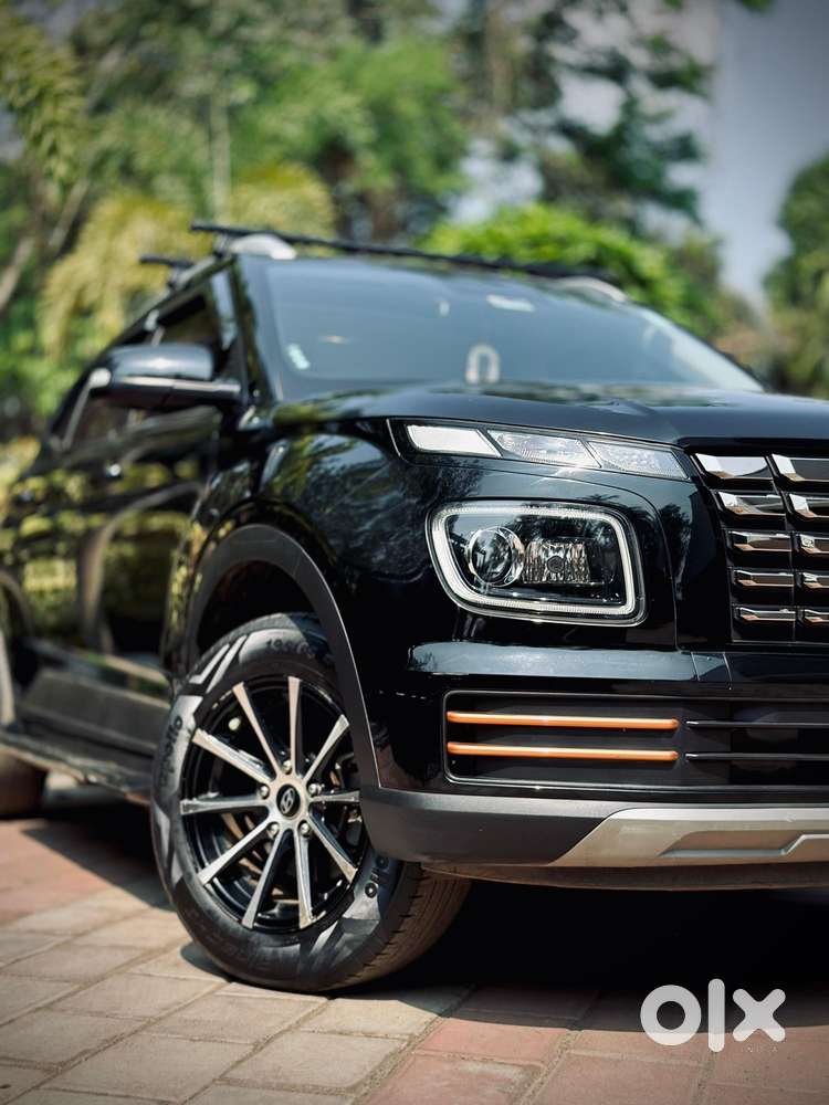 Hyundai Venue Sx Knight Edition  Mt, 2022, Petrol