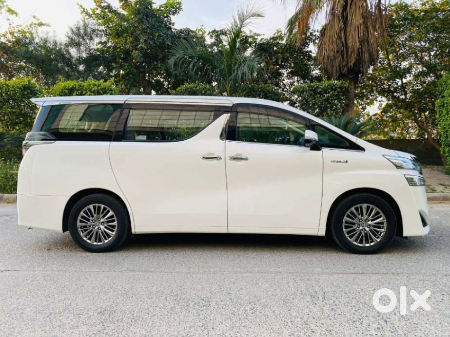 Toyota Vellfire 2.5 Executive Lounge, 2021, Petrol