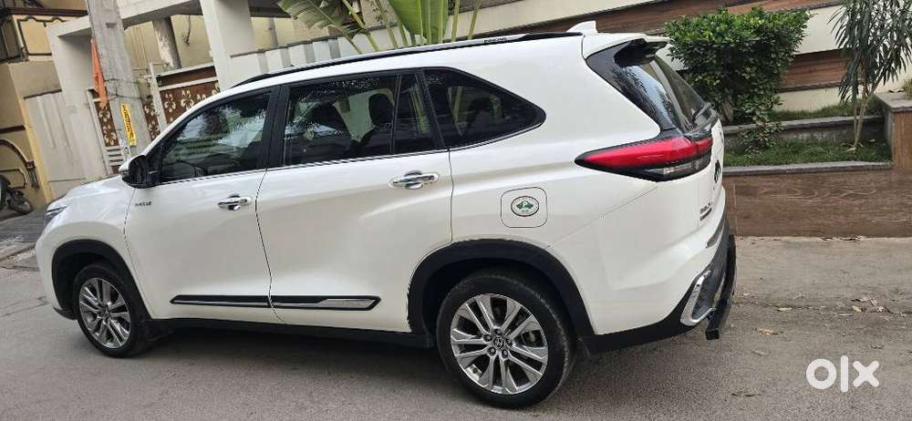 Toyota Innova Hycross 2.0 Zx (o) Hybrid 7 Str, 2023, Petrol