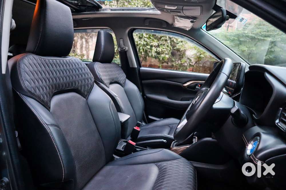 Maruti Suzuki Grand Vitara 1.5 Alpha Plus Intelligent Hybrid Ecvt, 2..