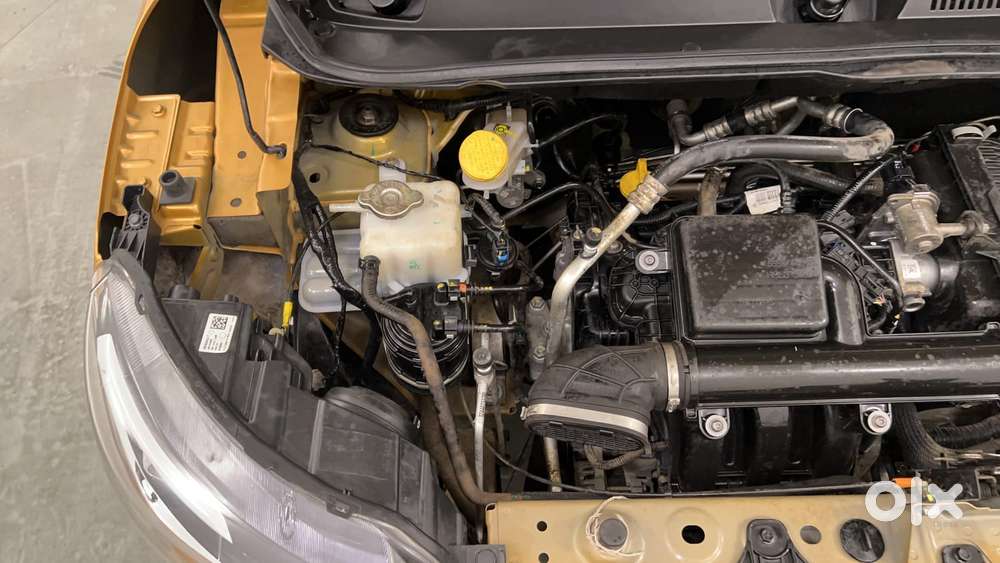 Renault Triber Rxz, 2023, Petrol