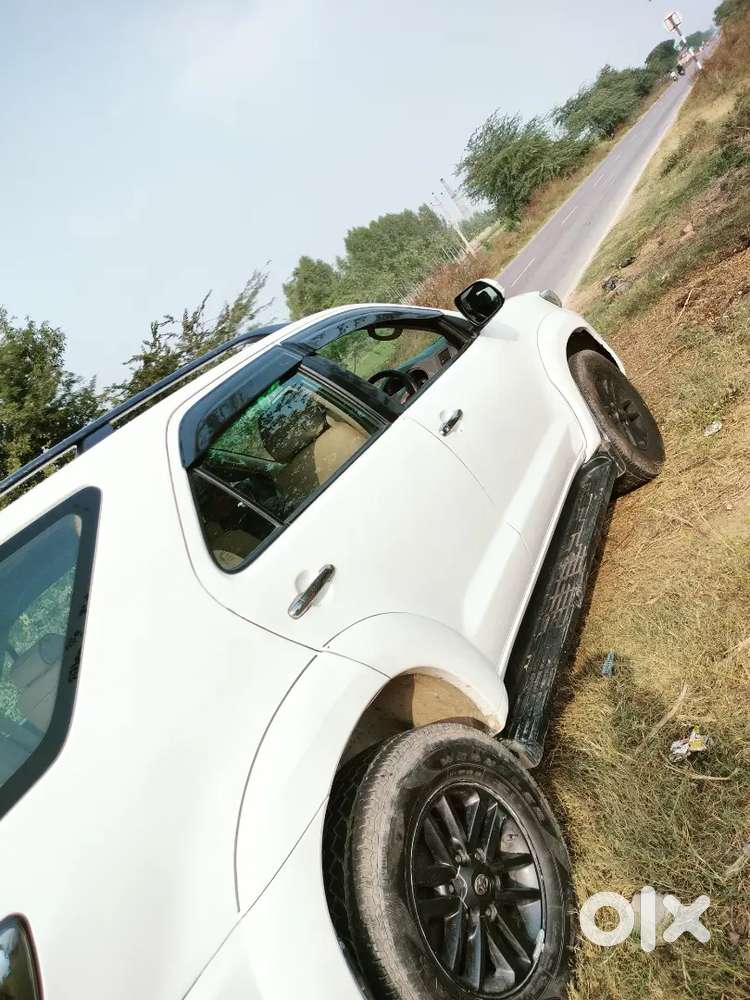 Toyota Fortuner 2013 Diesel 100000 Km Driven