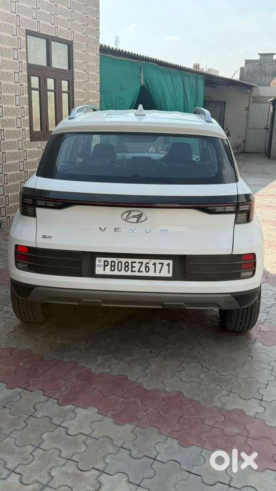 Hyundai Venue Petrol 52000 Km Driven