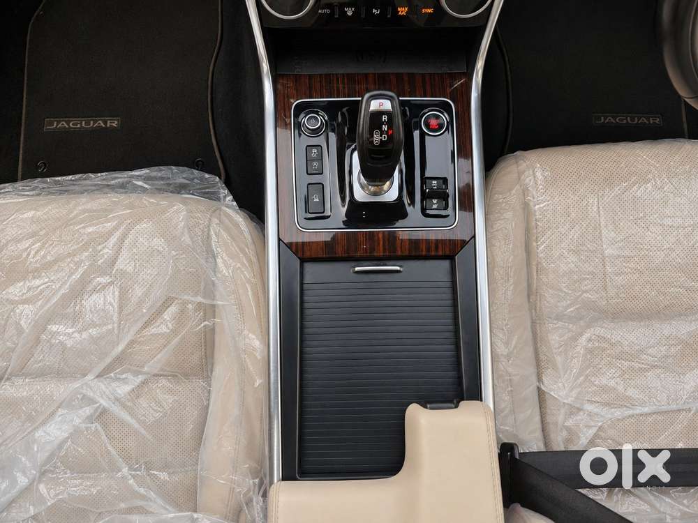 Jaguar Xe Pure, 2021, Petrol