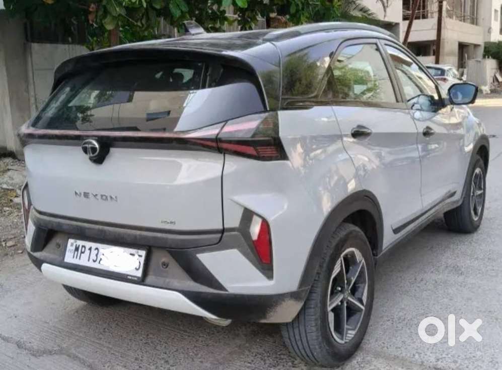 Tata Nexon Creative Plus 1.2 Revotron Petrol 7dca Dt, 2025, Cng & Hy..