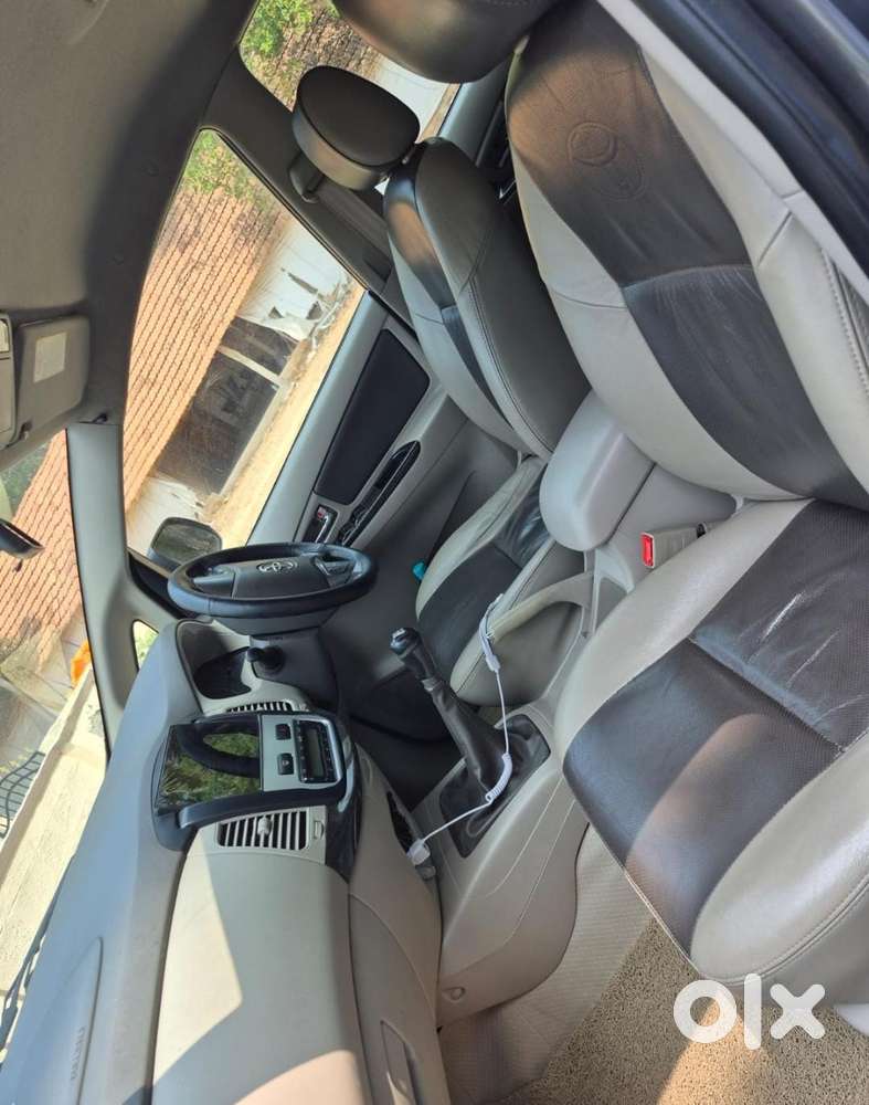 Toyota Innova 2.5 Z Diesel 7 Seater Bs Iv, 2014, Diesel