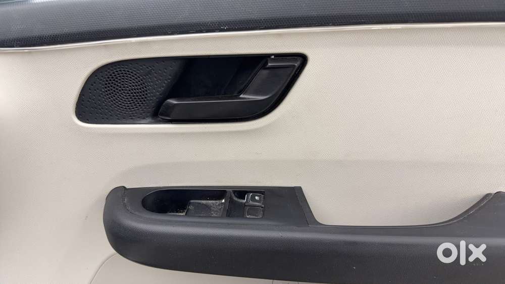 Tata Altroz 1.2 Xe, 2021, Petrol