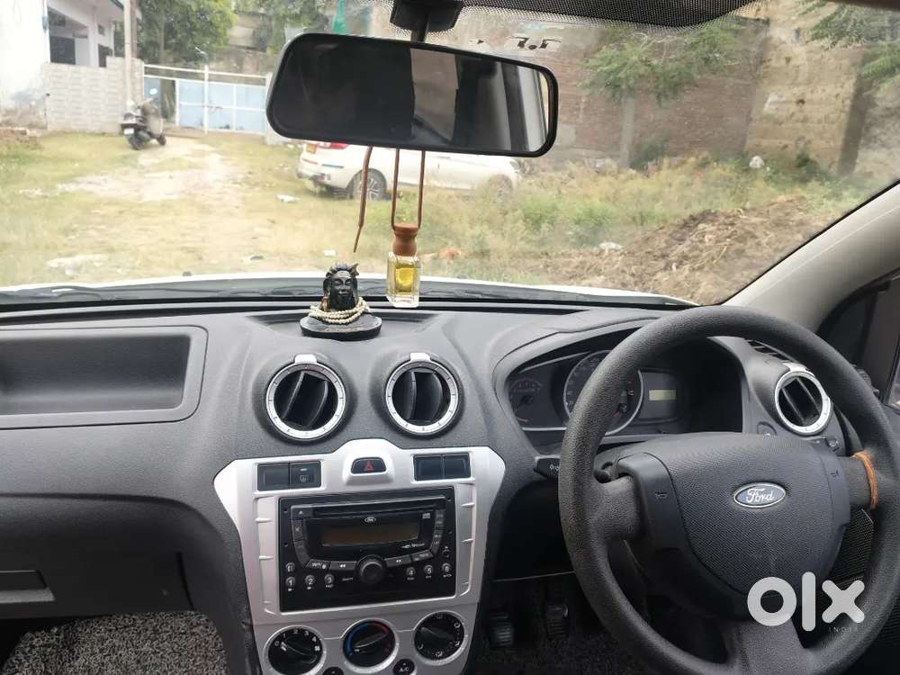 Ford Figo 1.2 Petrol Zxi 2012