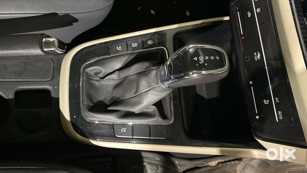 Skoda Slavia 1.0 Tsi Style At, 2023, Petrol
