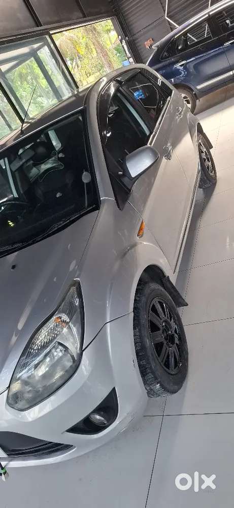 Ford Figo 1.5 Titanium 2011