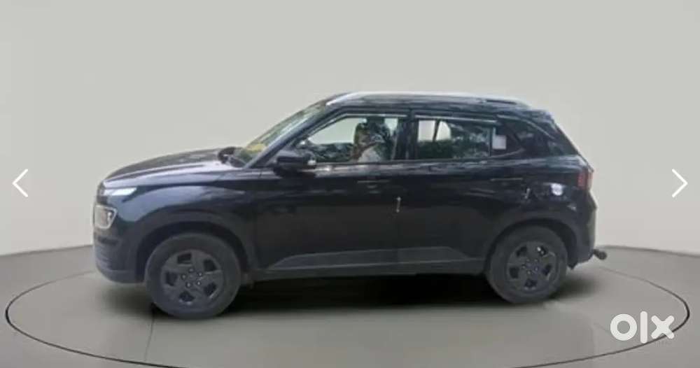Hyundai Venue 2024 Petrol 13600 Km Driven