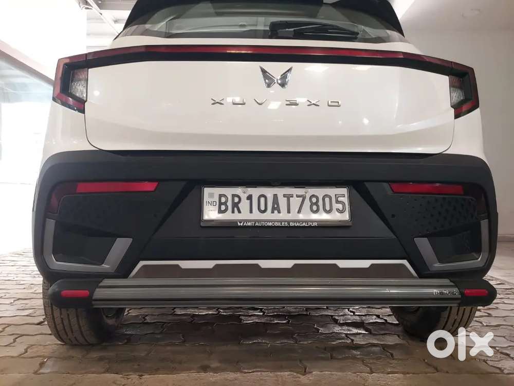Mahindra Xuv 3xo 2025 Petrol 2500 Km Driven
