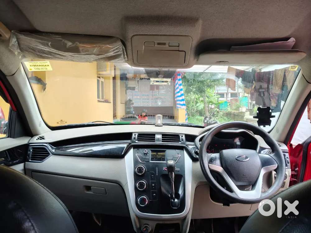Yellow Board (cab) Mahindra Kuv 100 Diesel 2017