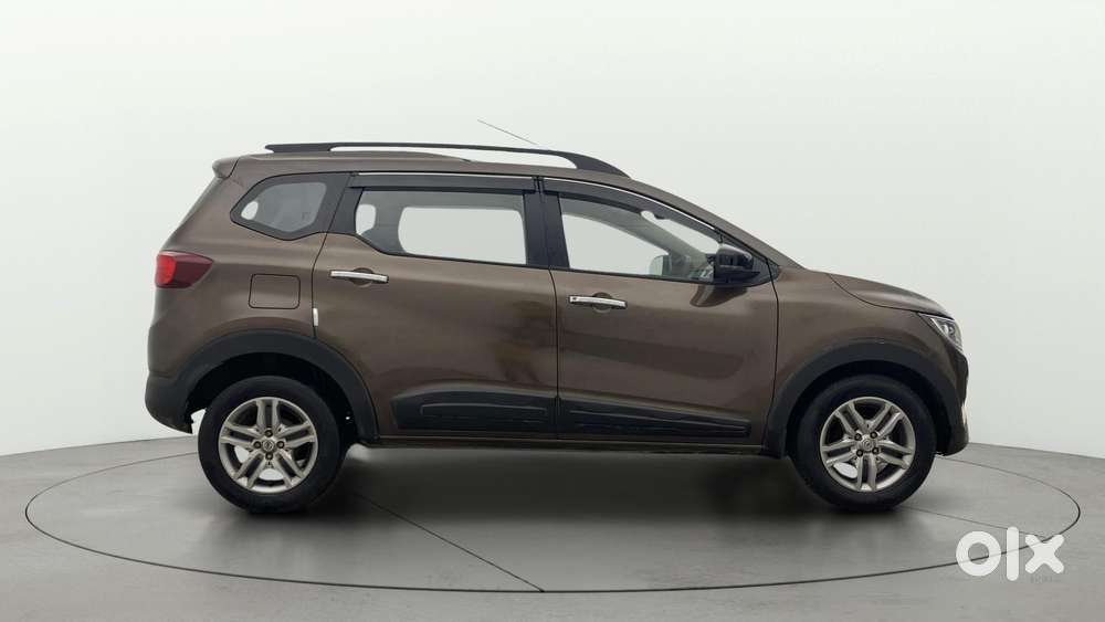 Renault Triber Rxz, 2023, Petrol