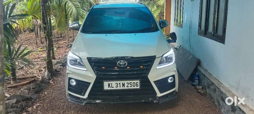 Toyota Innova Hycross 2009 Diesel 210000 Km Driven