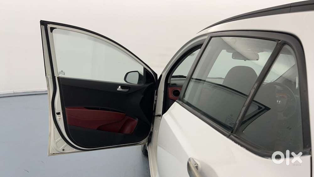 Hyundai Grand I10 Nios Sportz Diesel At, 2016, Petrol