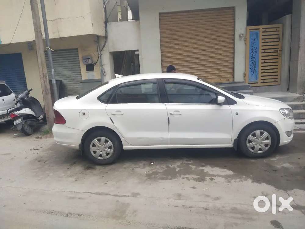 Skoda Rapid 1.6 Ambition 2013