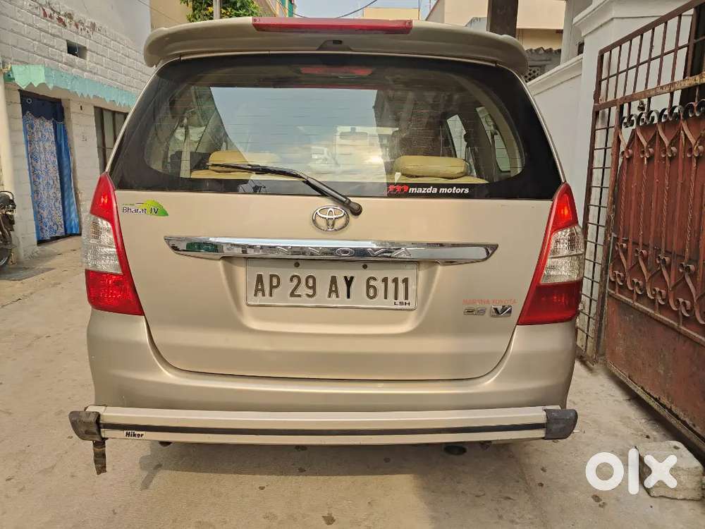 Toyota Innova 2.5v 7 Seater Gold Colour Complete Showroom Track