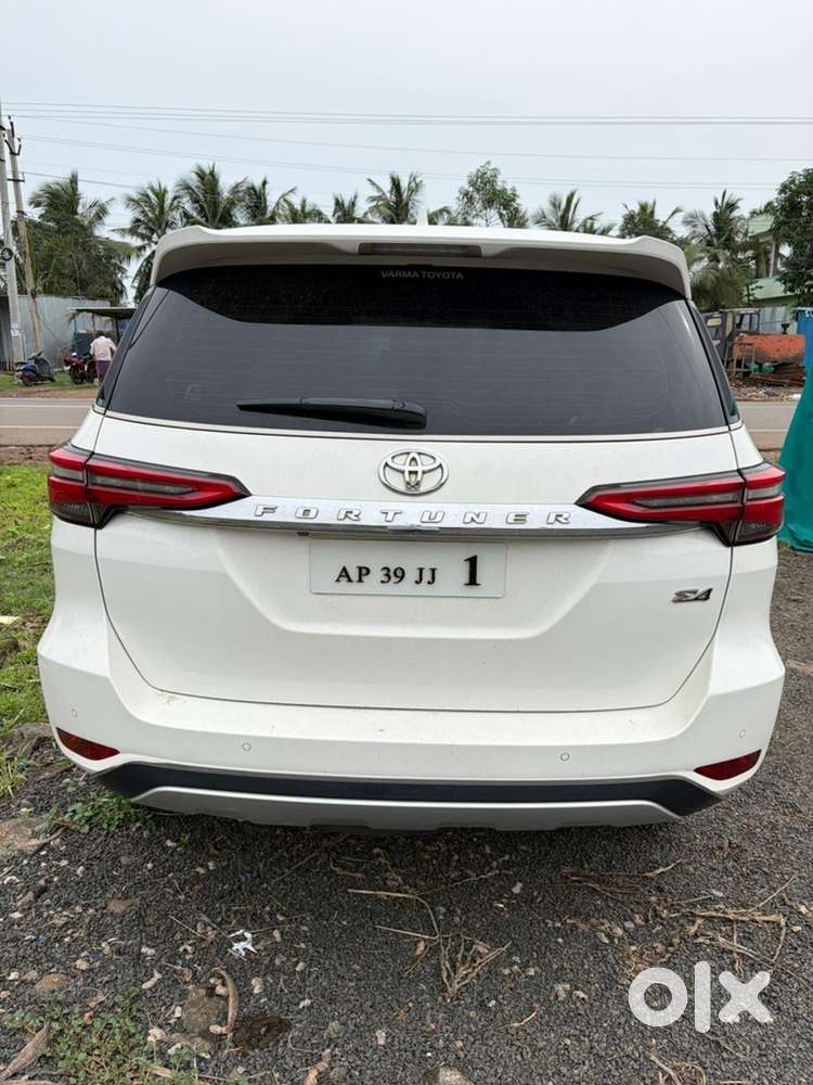 Toyota Fortuner 2021 Diesel 132000 Km Driven