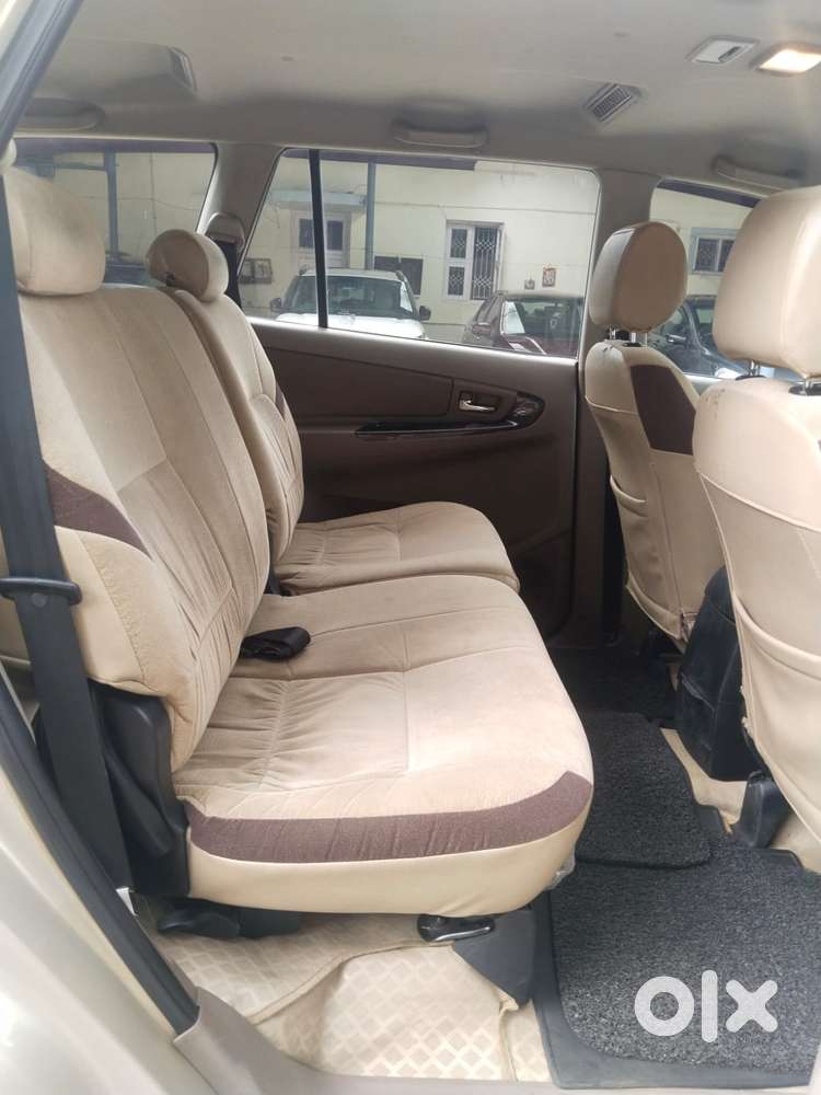 Toyota Innova 2.5 Vx 8 Seater Bs Iv, 2015, Diesel
