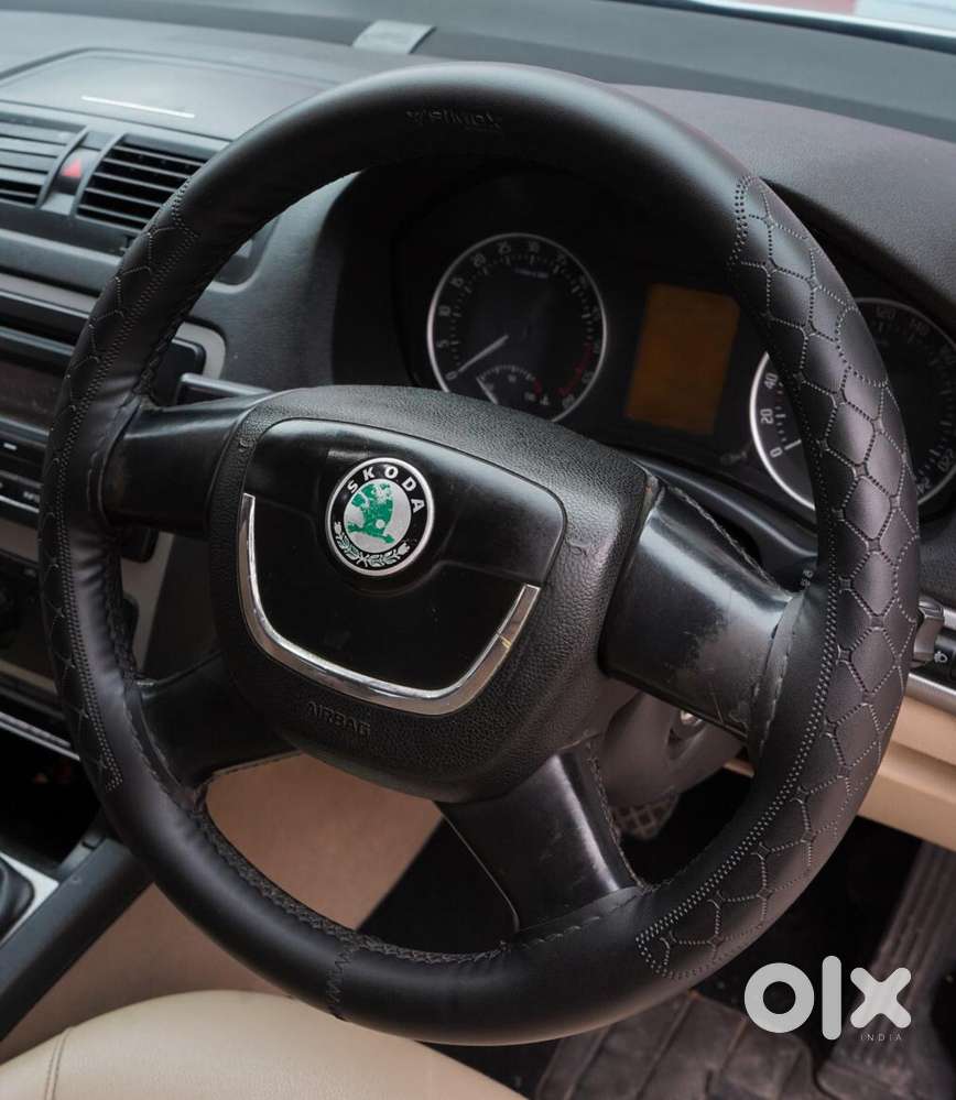 Skoda Laura Ambiente 2.0 Tdi Cr Manual, 2012, Diesel
