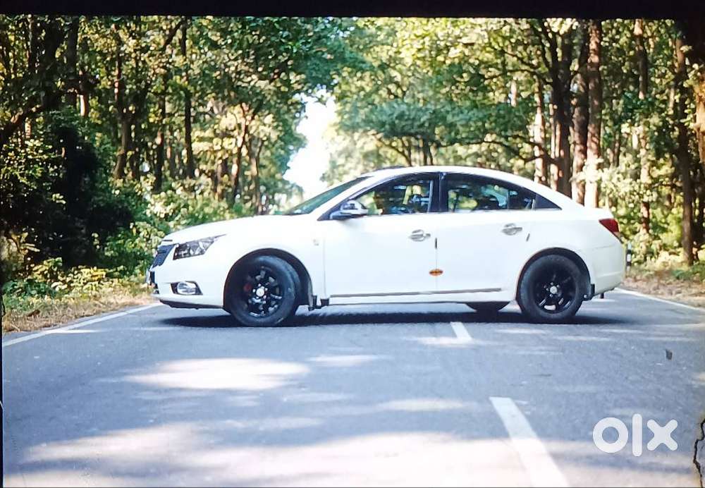 Chevrolet Cruiz Ltz 2013 
Sunroof 
Rc Insurance Ok
Good Conditions