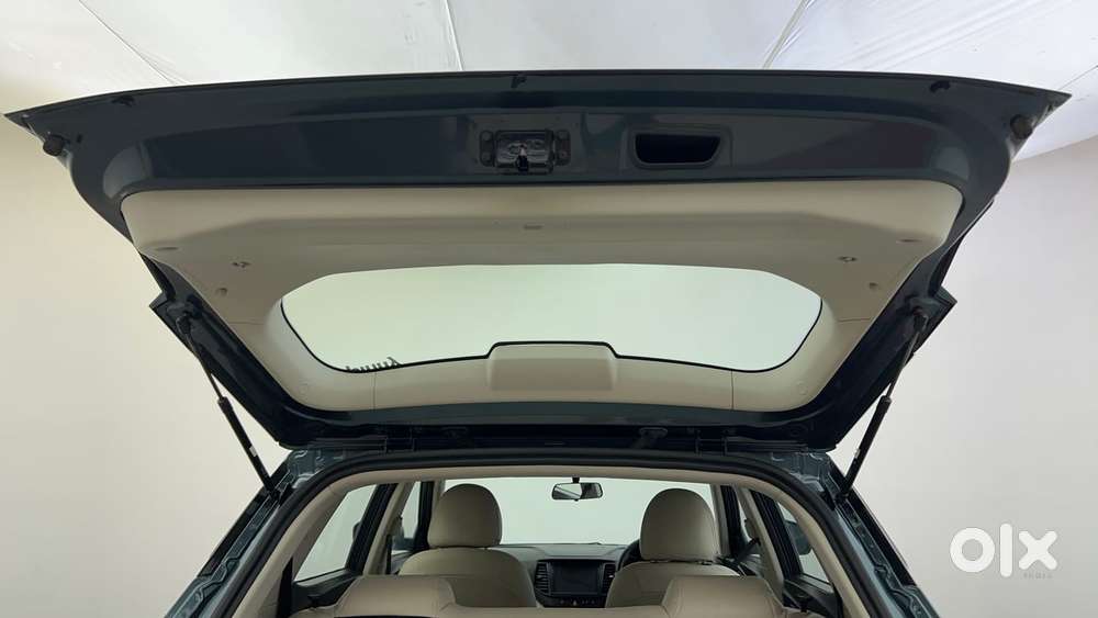 Mahindra Xuv300 W4, 2023, Petrol