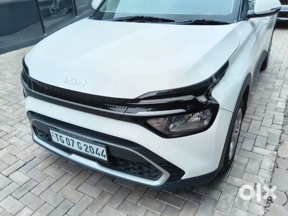 Kia Carens Premium Petrol 2024