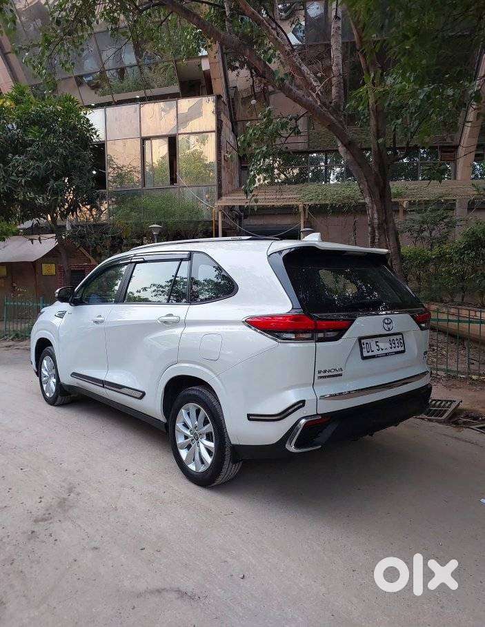 Toyota Innova Hycross 2.0 Vx (o) Hybrid 7 Str, 2025, Petrol