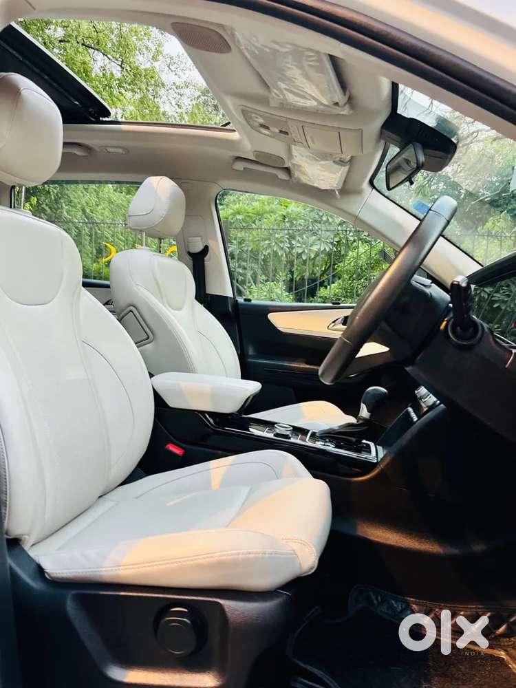 Mahindra Xuv700 Ax7 Luxury Pack Awd, 2022, Petrol