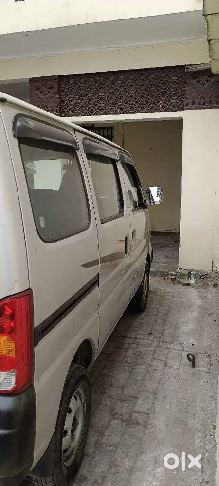 Brand New Car 
Abhi Tak Car Ki Service Company Me He Hui Hai