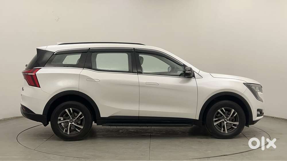 Mahindra Xuv700 2.0 Ax 3 Petrol At 5 Str, 2023, Petrol