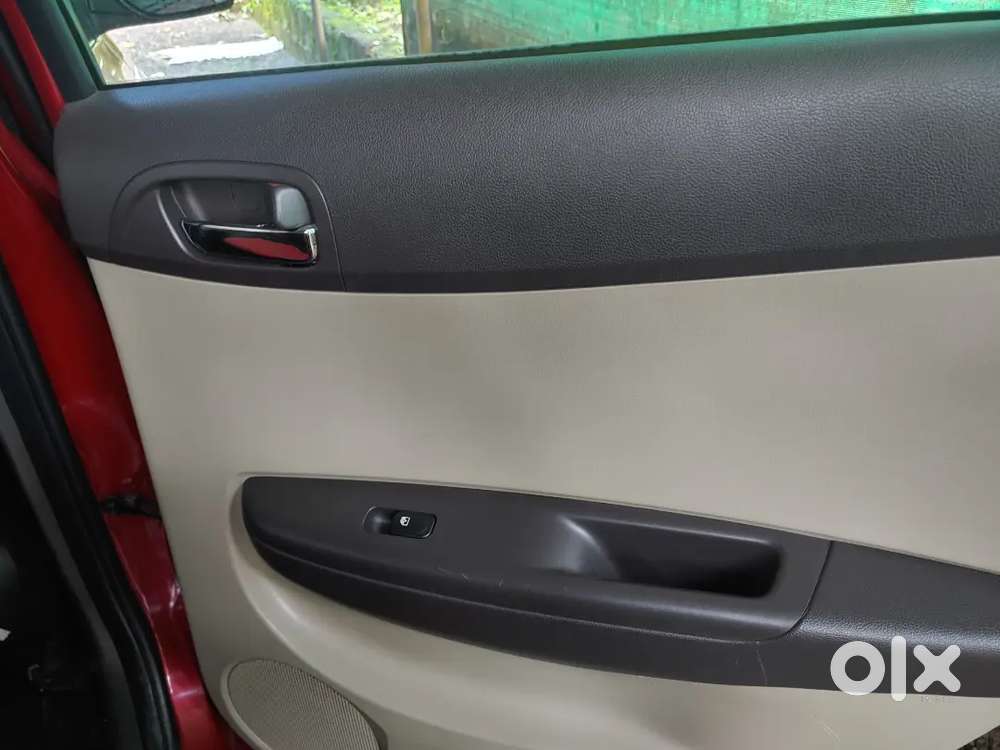 Hyundai I20 Asta 0 With Sunroof 2009