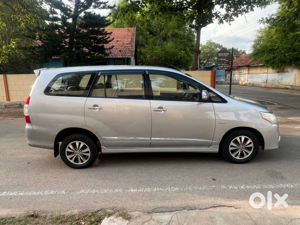 Toyota Innova 2004-2011 2.5 V Diesel 8-seater, 2015, Diesel