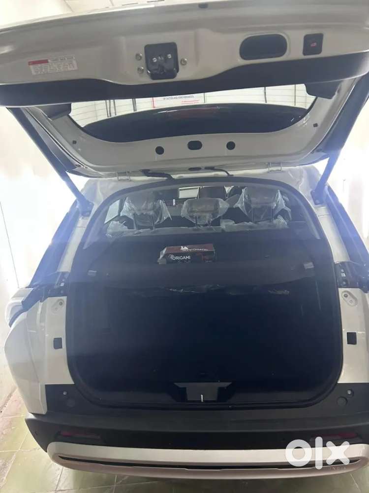 Maruti Suzuki Victoris  Top End