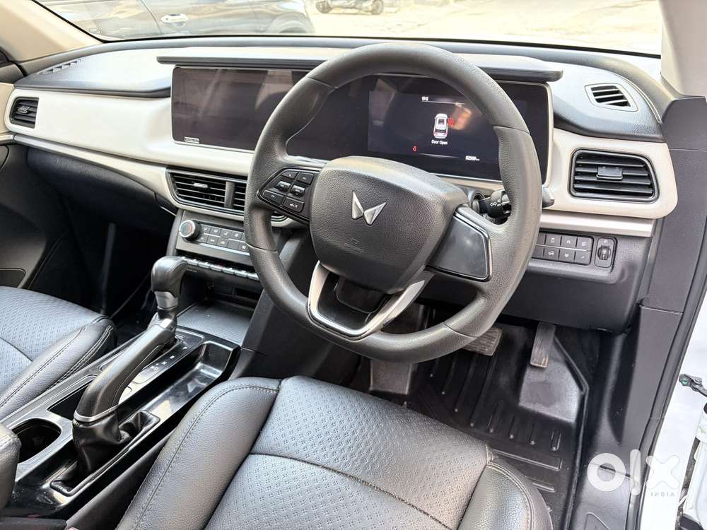 Mahindra Xuv700 2.2 Ax 5 Diesel At Str, 2022, Diesel