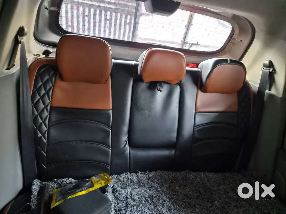 Mahindra Kuv 100