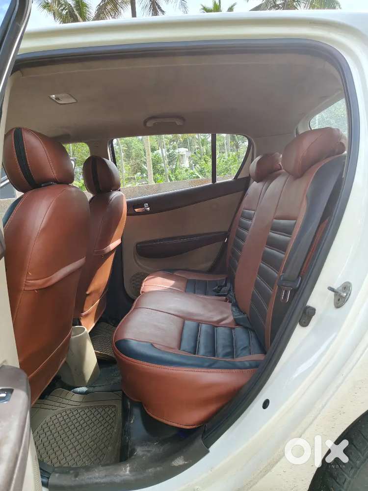 *i20 1.4 Sportz
 *2012 Model
*asking Price:2,50,000
*price Negotiable