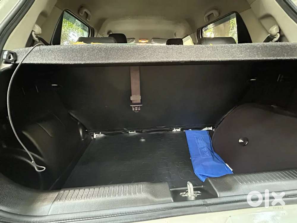 2018 Maruti Suzuki Swift Vxi Bsiv Petrol  Single Owner  46,500 Kms D