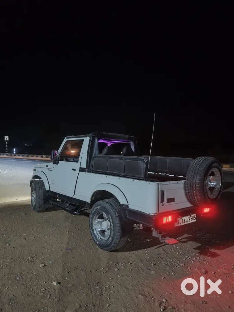 Power Steering
Power Break 
Projector Headlights
Yokohama Tyres