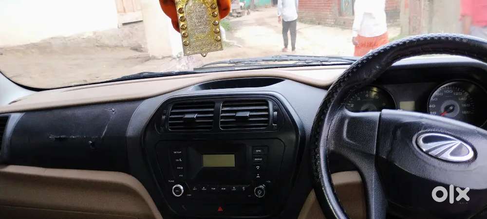 Mahindra Tuv 300 Plus 2016 Diesel 90000 Km Driven