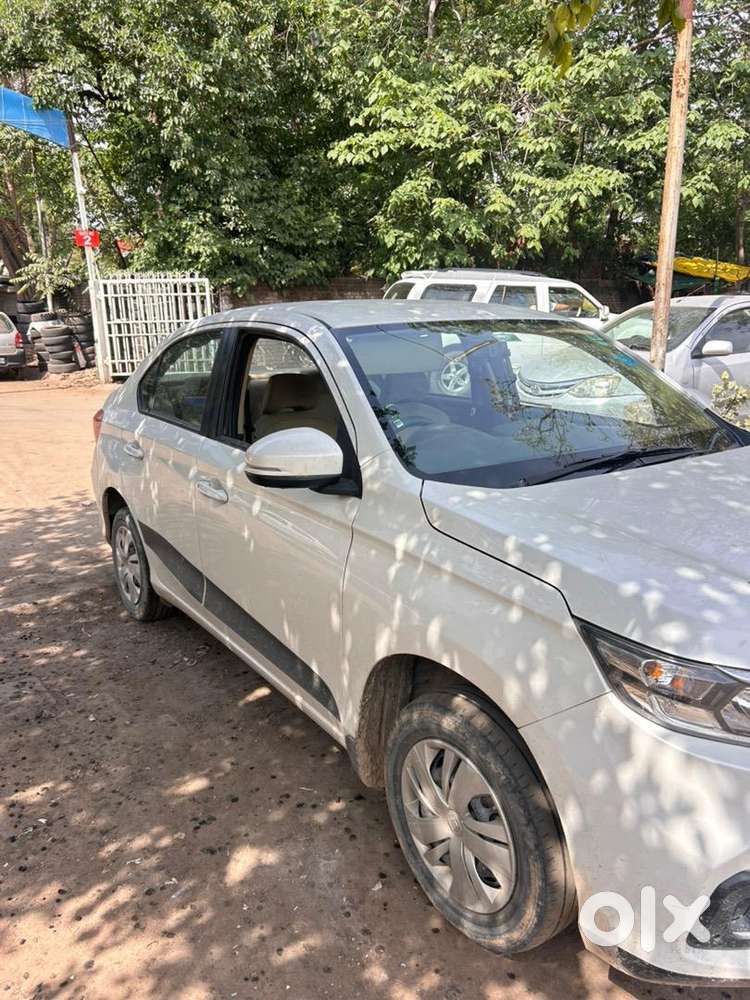 Neat And Clean Car For Family With Company Service Record