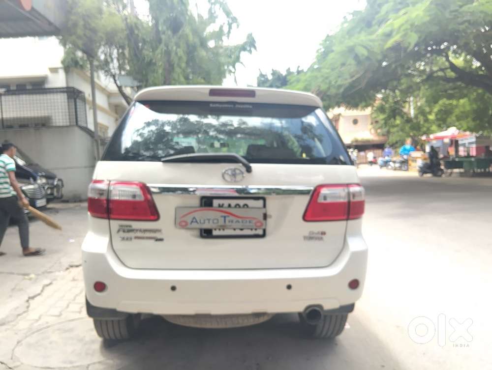 Toyota Fortuner 4x4 Manual Limited Edition, 2011, Diesel