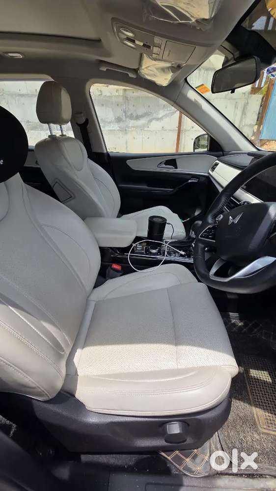 Mahindra Xuv700 2023 Diesel 14700 Km Driven