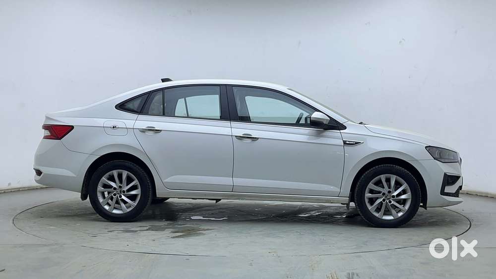 Skoda Slavia Ambition 1.0l Tsi At, 2022, Petrol