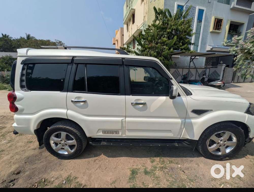 Mahindra Scorpio S11