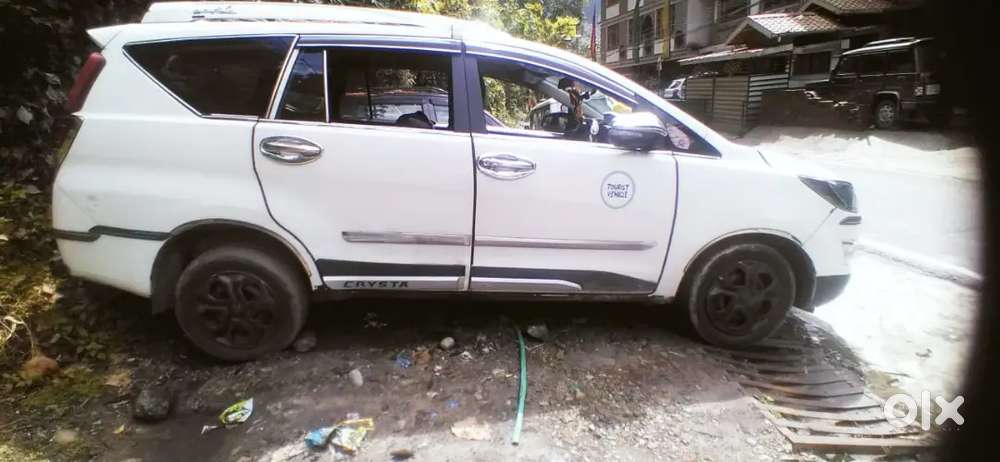 Innova Crysta 80 Limit Base Model