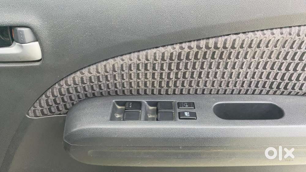 Maruti Suzuki Ritz Vxi, 2012, Petrol